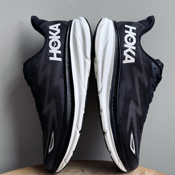 Hoka One Shoes Men 9.5D Clifton 9 Black White Running Shoes Walking Comfort - Picture 11 of 15